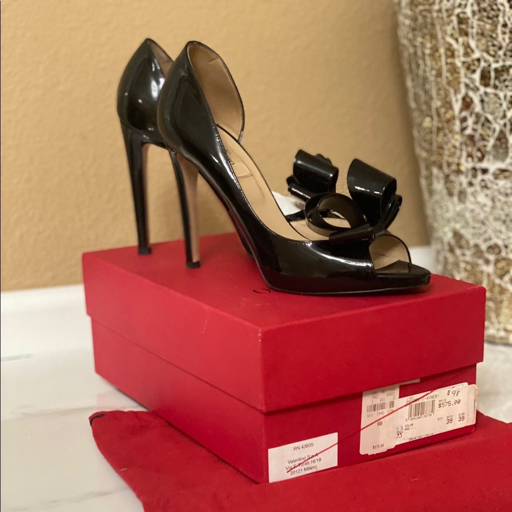 Valentino Garavani Patent Leather Bow Heels Size 39